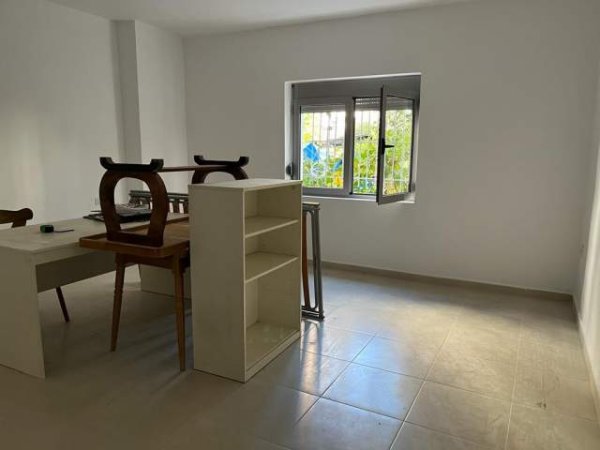 Tirane, jepet me qera apartament 2+1 Kati 2, 80 m² 400 mije Leke (Shkolla e Baletit)