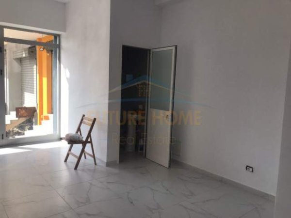 Durres, jap me qera ambjent biznesi Kati 0, 56 m² 200 Euro (Plazh, Durres)