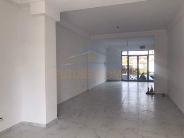Durres, jap me qera ambjent biznesi Kati 0, 56 m² 200 Euro (Plazh, Durres)