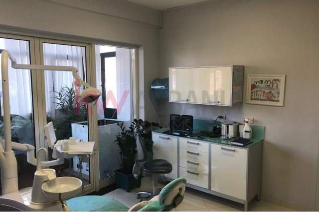 Tirane, jepet me qera ambjent biznesi Kati 1, 450 Euro