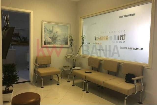 Tirane, jepet me qera ambjent biznesi Kati 1, 450 Euro