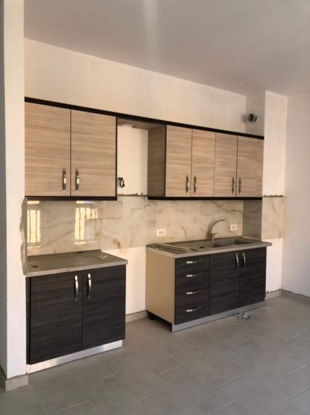 Tirane, jepet me qera apartament 1+1 Kati 6, 60 m² 400 Euro (rruga 5 Maj)