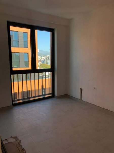 Tirane, jepet me qera apartament 1+1 Kati 6, 60 m² 400 Euro (rruga 5 Maj)