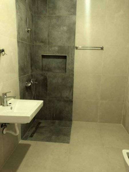 Tirane, jepet me qera apartament 1+1 Kati 6, 60 m² 400 Euro (rruga 5 Maj)