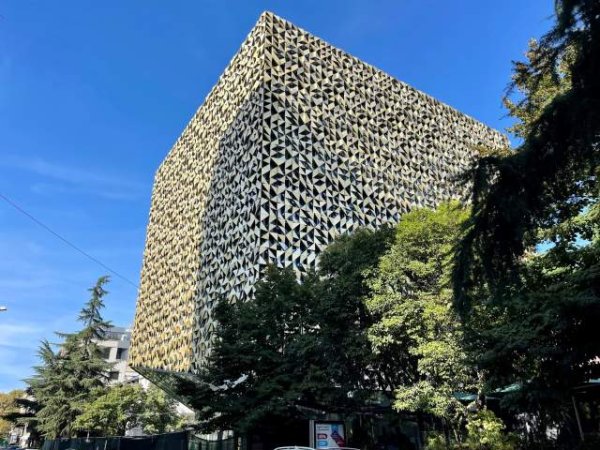 Tirane, jepet me qera ambjent biznesi Kati 1, 673 m² 27.000 Euro (Blloku te Ibrahim Rugova)