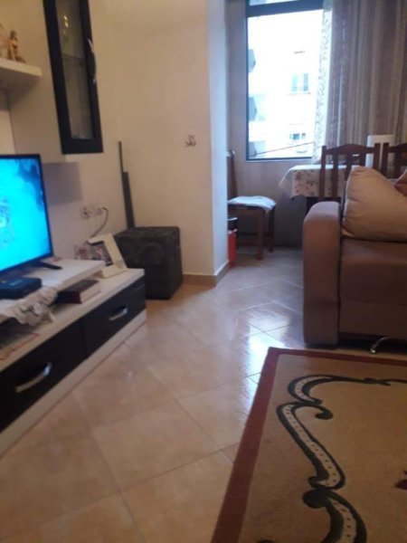 Tirane, shitet apartament 2+1 Kati 3, 74 m² 70.000 Euro (Kombinat)
