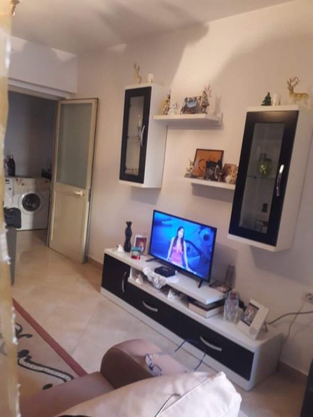Tirane, shitet apartament 2+1 Kati 3, 74 m² 70.000 Euro (Kombinat)