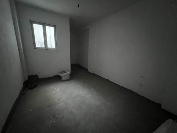 Korce, shitet apartament 1+1 Kati 1, 82 m² 33.000 Euro (Korce)