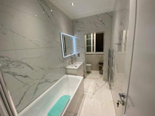 Tirane, jepet me qera Vile 2+1+BLK Kati 4, 95 m² 400 Euro (Allias afer karburant Kastratit)
