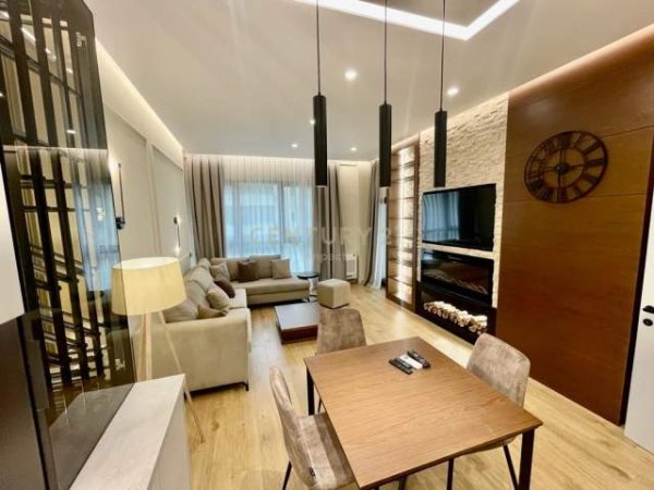 Tirane, jap me qera apartament 1+1 Kati 8, 76 m² 700 Euro (rruga kavajes)