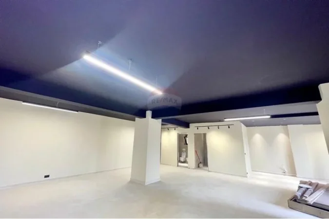Tirane, jepet me qera zyre Kati 8, 155 m² 1850 € (Qender)