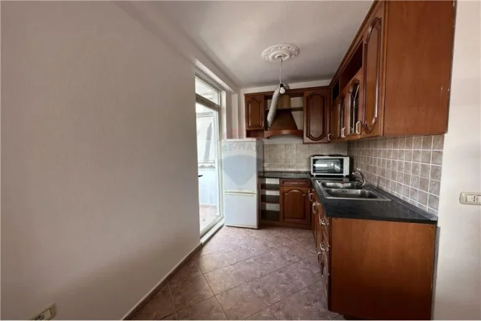 Tirane, jepet me qera apartament 1+1+Aneks+Ballkon Kati 7, 70 m² 470 € (Rruga Beqir Luga - Pazari i Ri)