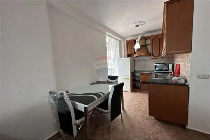 Tirane, jepet me qera apartament 1+1+Aneks+Ballkon Kati 7, 70 m² 470 € (Rruga Beqir Luga - Pazari i Ri)