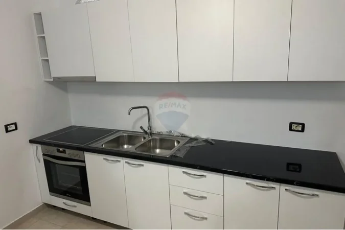 Tirane, jepet me qera apartament 2+1 Kati 7, 100 m² 500 € (Astir,)