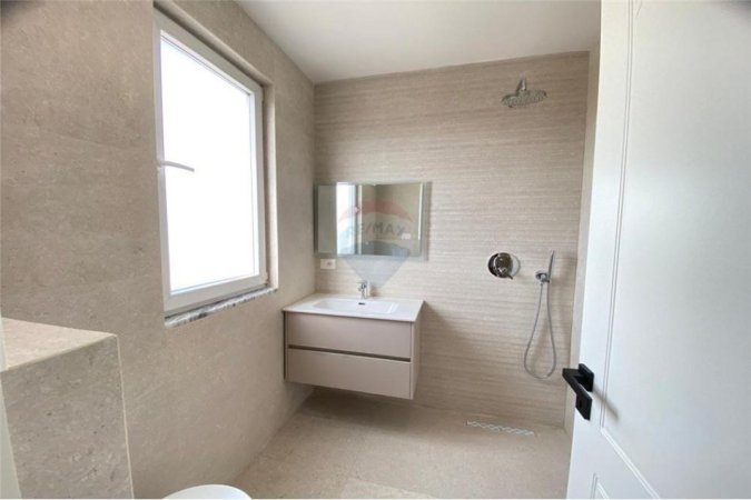 Tirane, jepet me qera apartament 2+1 Kati 10, 87 m² 850 € (Rruga e Kavajes)