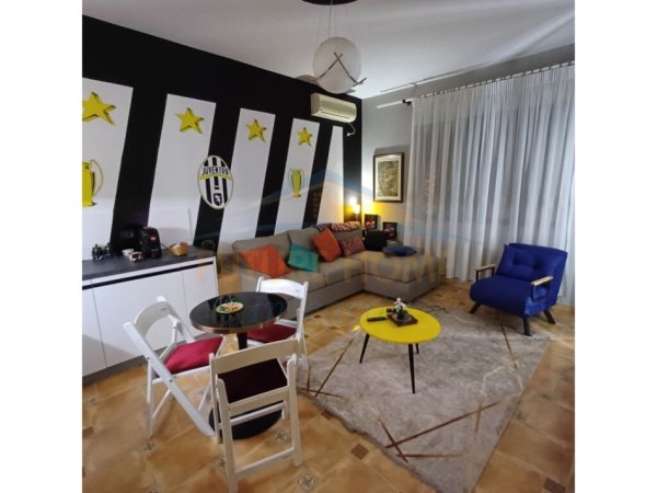 Jepet me qera apartament 1+1, Kati 2 i nje Vile, 70 m² 500 € (Shkolla e Baletit)