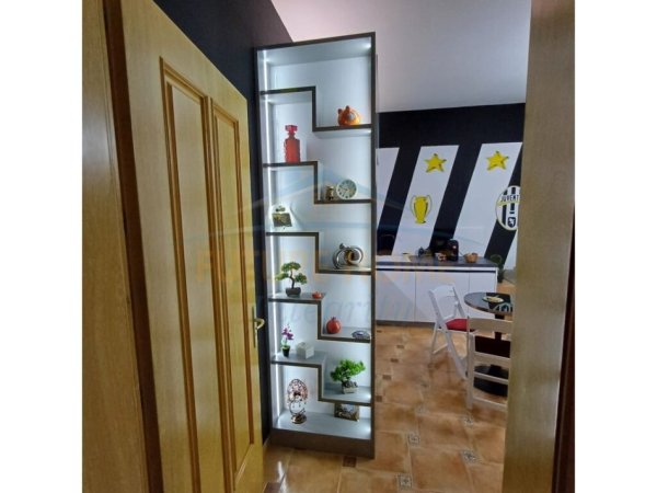 Jepet me qera apartament 1+1, Kati 2 i nje Vile, 70 m² 500 € (Shkolla e Baletit)