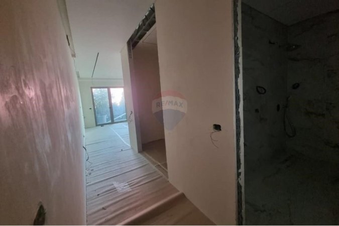 Tirane, jepet me qera ambjent biznesi Kati 8, 264 m² 48.000 € (APARTAMENT 3+1+2+PARKIM PER QIRA TE LION PARK!)