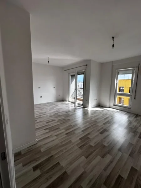 Tirane, jepet me qera apartament 2+1 Kati 7, 105 m² 800 € (Rruga Hoxha Tasim)