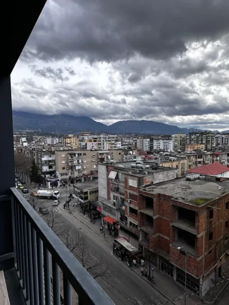 Tirane, jepet me qera apartament 2+1 Kati 7, 105 m² 800 € (Rruga Hoxha Tasim)