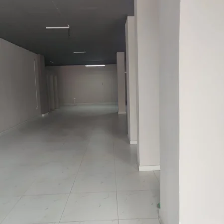 Tirane, jepet me qera ambjent biznesi Kati 0, 140 m² 1.500 € (BRRYLI)