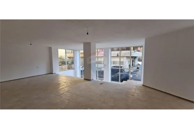 Tirane, jepet me qera ambjent biznesi Kati 0, 125 m² 800 € (Ambjent Komercial me QIRA)