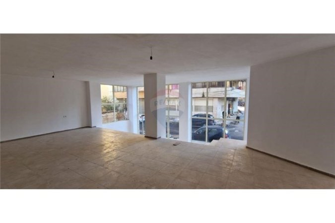 Tirane, jepet me qera ambjent biznesi Kati 0, 125 m² 800 € (Ambjent Komercial me QIRA)