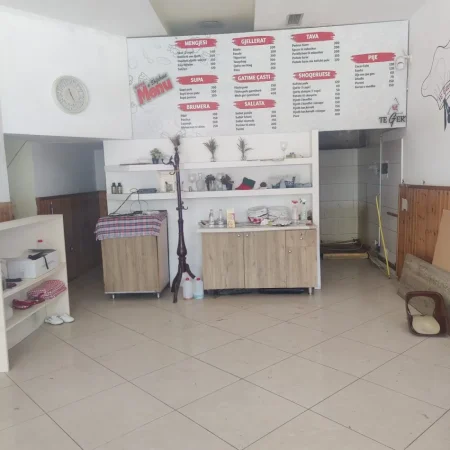 Tirane, jepet me qera dyqan Kati 0, 50 m² 500 € (FORSINA PLAKU)
