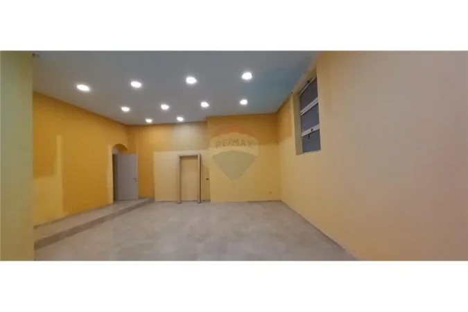 Tirane, shitet zyre Kati 0, 170 m² 479.600 € (Ambjent Komercial ne Shitje)