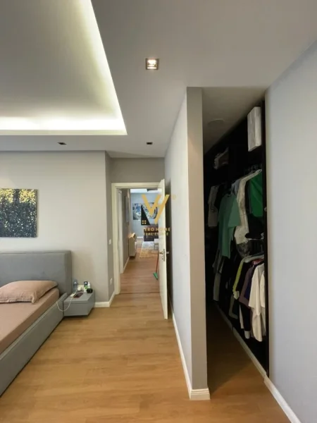 Tirane, jepet me qera apartament 2+1+Ballkon Kati 10, 130 m² 2.200 € (RRUGA E ELBASANIT)