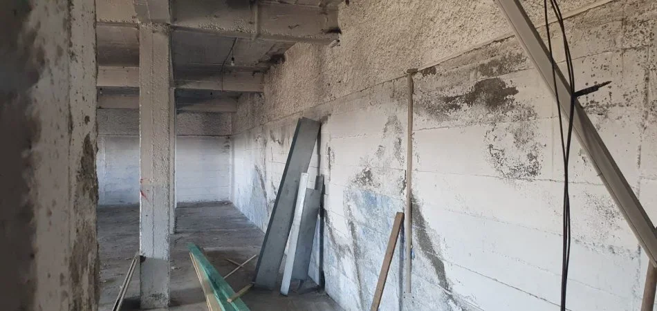 Tirane, jepet me qera magazine Kati 0, 380 m² 2.000 € (Kashar)