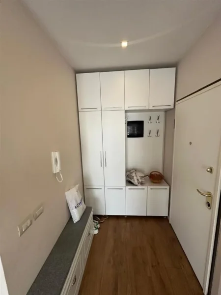 Tirane, jepet me qera apartament 2+1+Ballkon Kati 6, 113 m² 850 € (Komuna e Parisit)