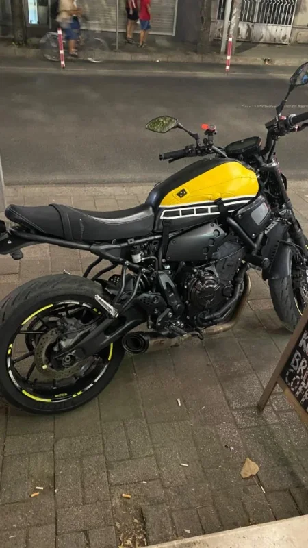 Tirane, shes Motociklete Yamaha XSR700 ABS , gri e erret 38.000 km 5.900 €