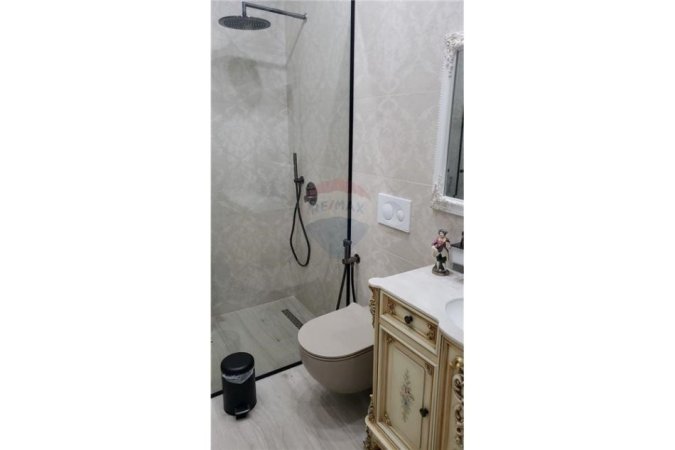 Tirane, jepet me qera garsonier 1+1 Kati 1, 40 m² 450 € (Jepet me Qira Garsonier afer QSUT)