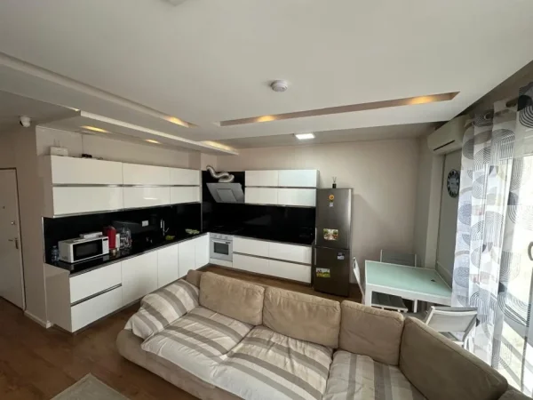 Tirane, jepet me qera apartament 2+1 Kati 4, 115 m² 870 € (Komuna Parisit)