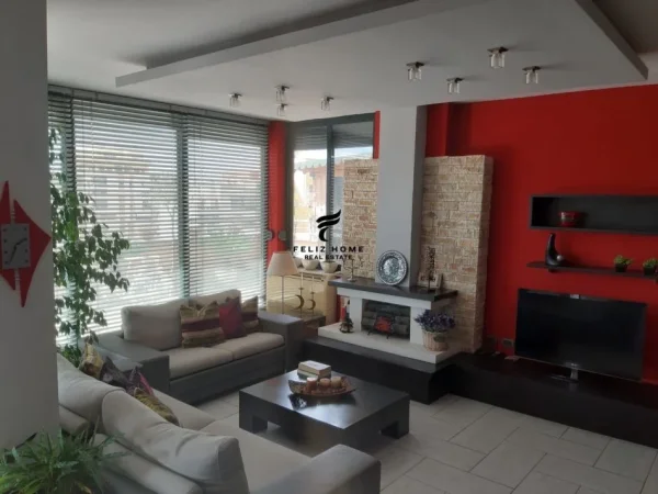 Tirane, jepet me qera apartament 3+1 Kati 6, 225 m² 900 € (21 DHJETORI)