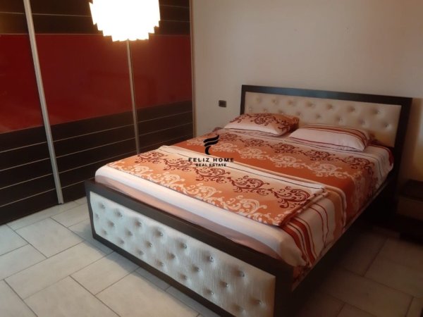 Tirane, jepet me qera apartament 3+1 Kati 6, 225 m² 900 € (21 DHJETORI)