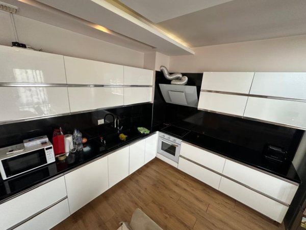 Tirane, jepet me qera apartament 2+1 Kati 6, 115 m² 850 € (Komuna e Parisit)
