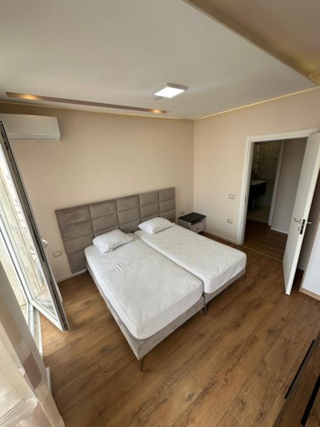 Tirane, jepet me qera apartament 2+1 Kati 6, 115 m² 850 € (Komuna e Parisit)
