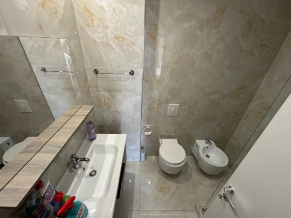 Tirane, jepet me qera apartament 2+1 Kati 6, 115 m² 850 € (Komuna e Parisit)