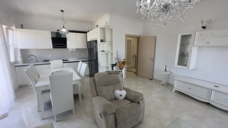 Tirane, jepet me qera apartament 3+1 Kati 4, 220 m² 600 € (QTU)