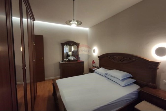 Tirane, jepet me qera 1+1 Kati 6, 70 m² 600 € (Apartament 1+1 Me Qira,Komuna e Parisit.)