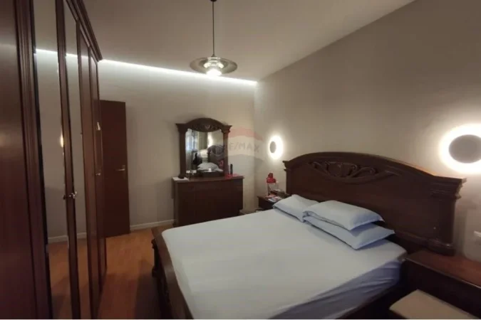 Tirane, jepet me qera 1+1 Kati 6, 70 m² 600 € (Apartament 1+1 Me Qira,Komuna e Parisit.)