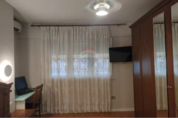 Tirane, jepet me qera 1+1 Kati 6, 70 m² 600 € (Apartament 1+1 Me Qira,Komuna e Parisit.)