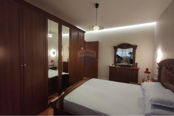 Tirane, jepet me qera 1+1 Kati 6, 70 m² 600 € (Apartament 1+1 Me Qira,Komuna e Parisit.)