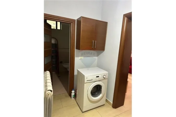 Tirane, jepet me qera 1+1+Ballkon Kati 4, 65 m² 550 € (APARTAMENT ME QIRA 1+1, Bllok)