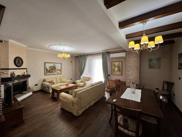 Tirane, jepet me qera apartament 3+1+Aneks+Ballkon Kati 9, 210 m² 1.000 € (Rruga e Kavajes)