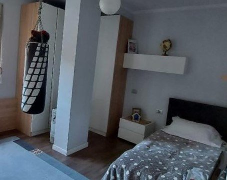 Tirane, jepet me qera apartament 2+1+Ballkon Kati 3, 100 m² 650 € (Vasil shanto)