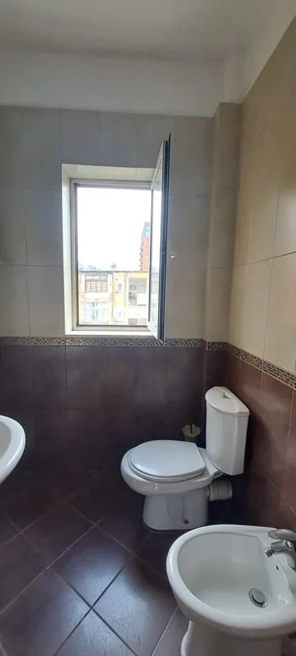 OKAZION Tirane, shitet apartament 2+1 Kati 5, 72 m² 125.000 € (MYSLYM SHYRI)