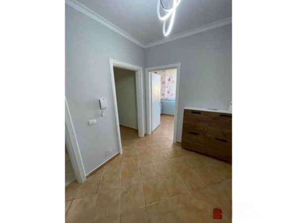 Tirane, jepet me qera 2+1 Kati 10, 86 m² 700 € (Air Albania)